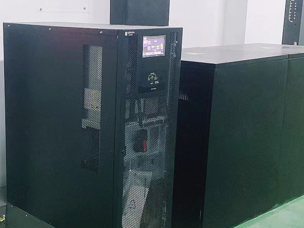 力锐斯UPS和蓄电池 - 济南市中心医院东院区